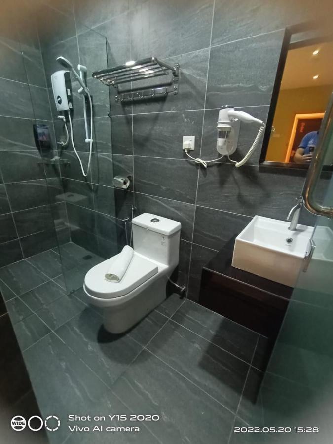 Yee Hotel Permas Jaya جوهر بهرو المظهر الخارجي الصورة