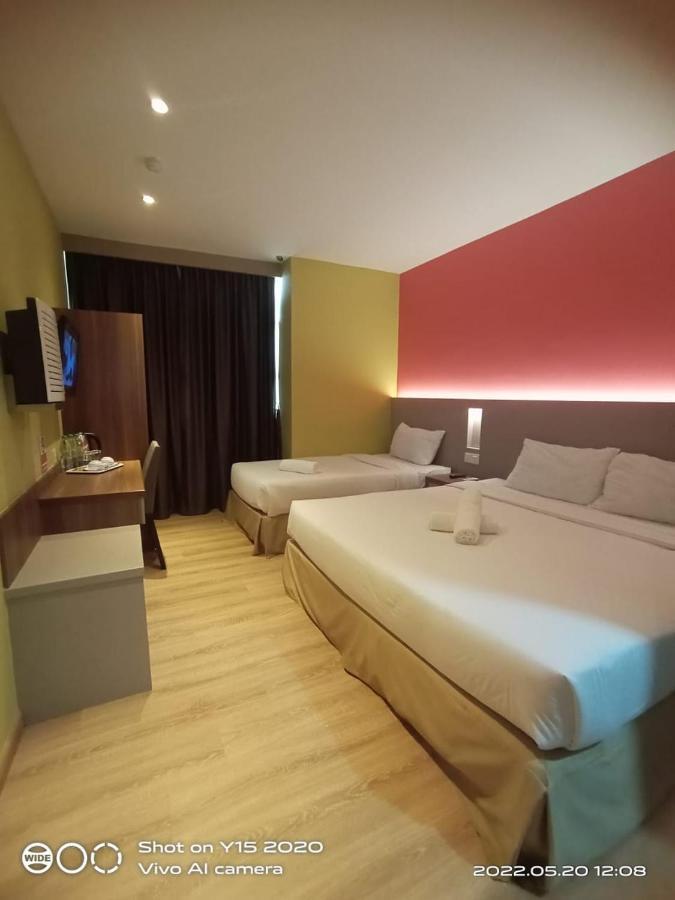 Yee Hotel Permas Jaya جوهر بهرو المظهر الخارجي الصورة