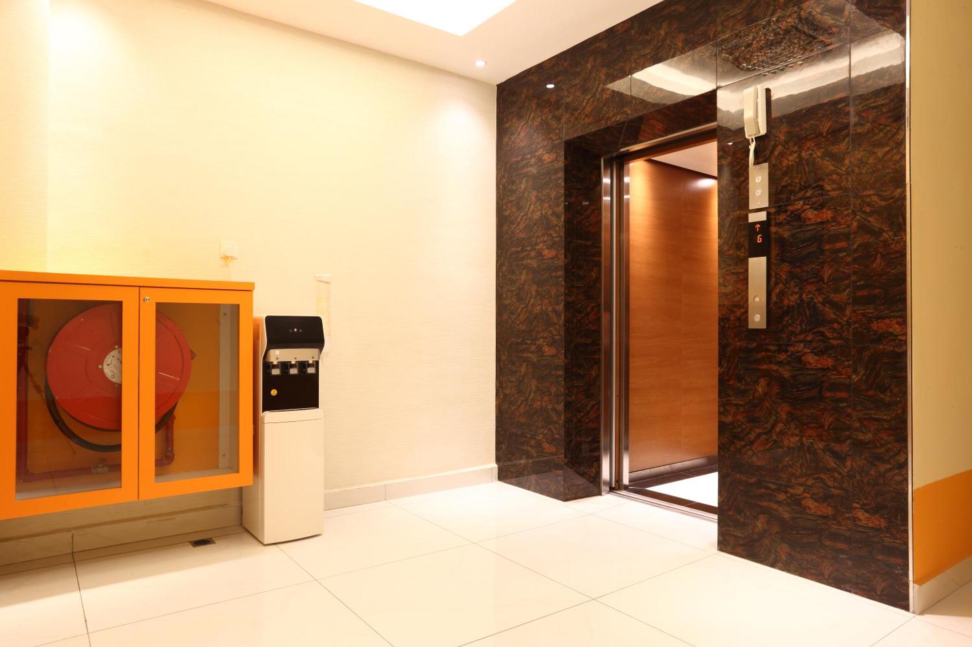 Yee Hotel Permas Jaya جوهر بهرو المظهر الخارجي الصورة