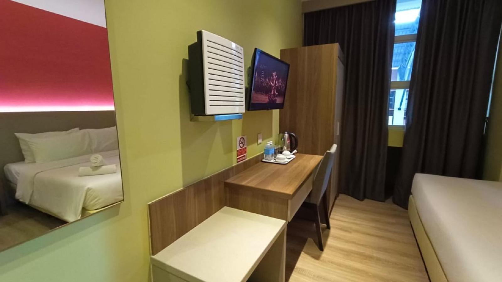 Yee Hotel Permas Jaya جوهر بهرو المظهر الخارجي الصورة
